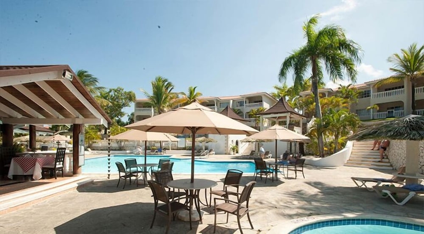 Imagen del bar/restaurante del Hotel Dream Holidays Vacation. Foto 1