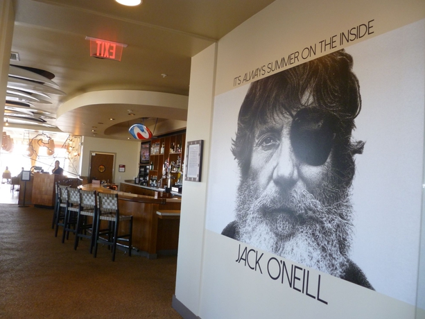 Imagen del bar/restaurante del Hotel Dream Inn Santa Cruz. Foto 2