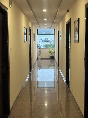 Imagen de los interiores del Hotel Dream Inn, Sanwer. Foto 10