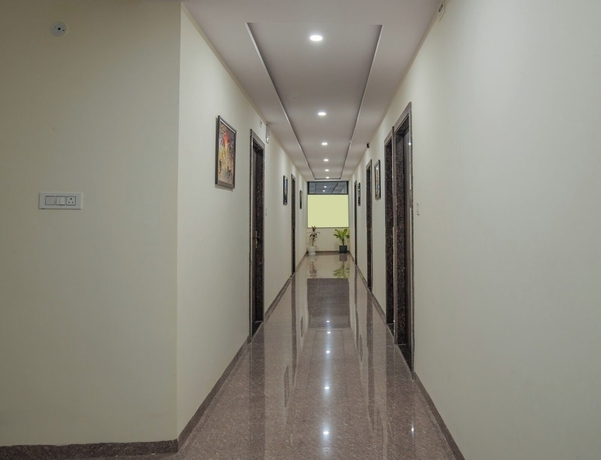 Imagen de los interiores del Hotel Dream Inn, Sanwer. Foto 12