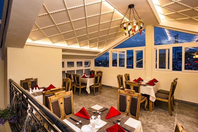 Imagen del bar/restaurante del Hotel Dream Luxury, Da Lat. Foto 3