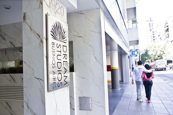 Imagen de los exteriores del Hotel Dream Studios BA. Foto 12