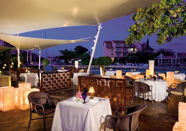 Imagen del bar/restaurante del Hotel Dreams Aventuras Riviera Maya - All Inclusive. Foto 3