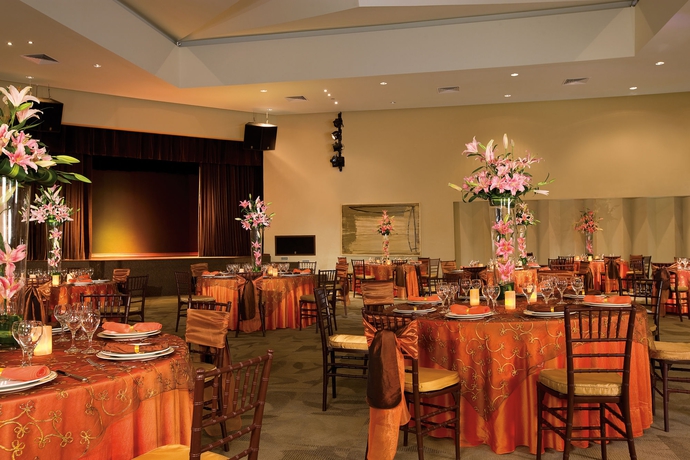 Imagen del bar/restaurante del Hotel Dreams Aventuras Riviera Maya - All Inclusive. Foto 4