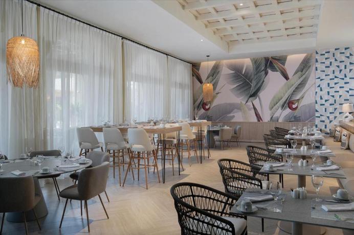 Imagen del bar/restaurante del Hotel Dreams Playa Esmeralda Resort & Spa - All Inclusive. Foto 5