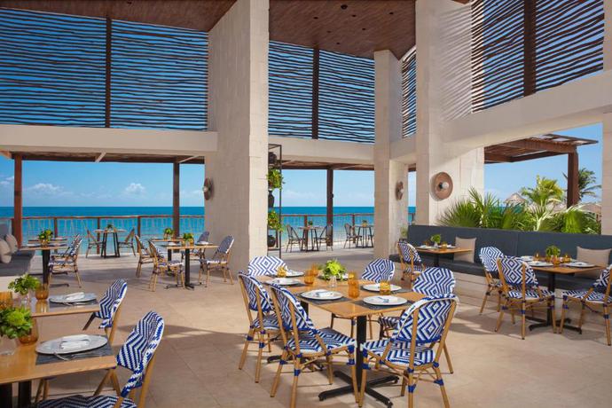 Imagen del bar/restaurante del Hotel Dreams Sapphire Resort and Spa - All Inclusive. Foto 7