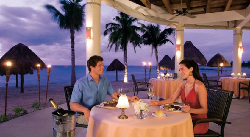 Imagen del bar/restaurante del Hotel Dreams Tulum Resort and Spa - All Inclusive. Foto 7