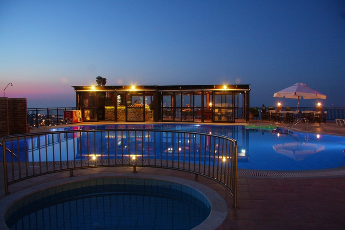 Imagen de la piscina del Hotel Driades Apartments By Estia. Foto 14