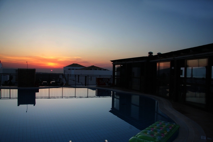 Imagen de la piscina del Hotel Driades Apartments By Estia. Foto 17