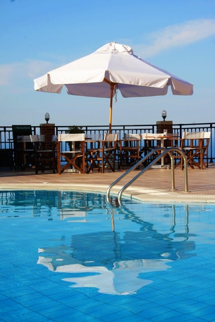 Imagen de la piscina del Hotel Driades Apartments By Estia. Foto 19