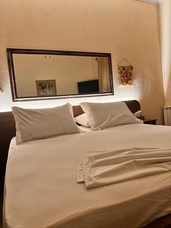 Imagen de la habitación del Hotel Drini. Foto 11