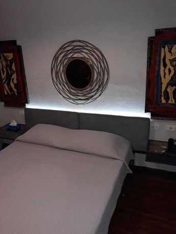 Imagen de la habitación del Hotel Drini. Foto 13