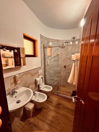 Imagen de la habitación del Hotel Drini. Foto 16