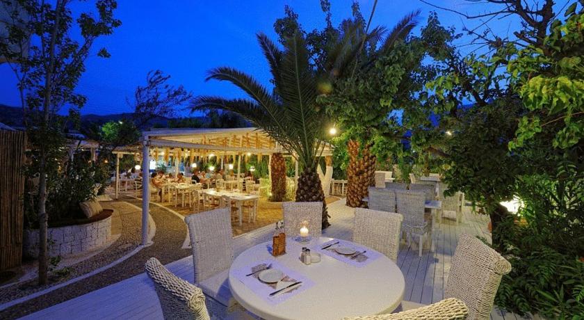 Imagen del bar/restaurante del Hotel Drossia. Foto 5