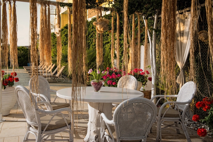 Imagen del bar/restaurante del Hotel Drossia Palms Hotel Studios. Foto 2