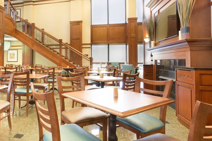 Imagen del bar/restaurante del Hotel Drury Inn And Suites Birmingham Lakeshore Drive. Foto 2