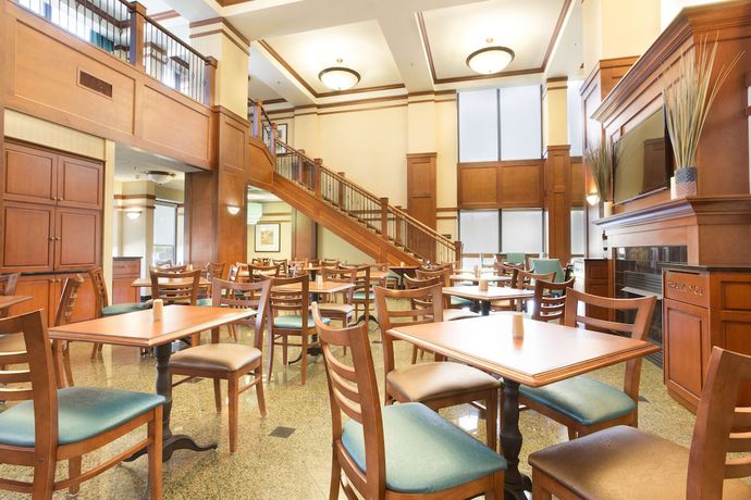 Imagen del bar/restaurante del Hotel Drury Inn And Suites Birmingham Lakeshore Drive. Foto 5