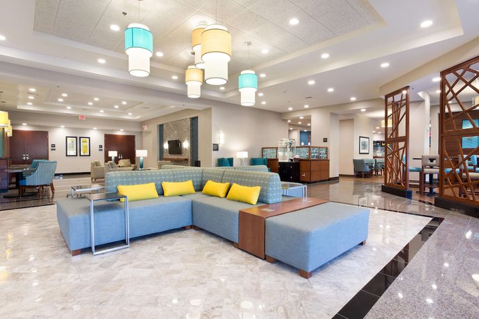 Imagen de los interiores del Hotel Drury Inn And Suites Burlington. Foto 16