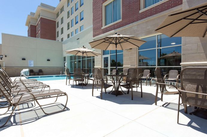 Imagen de la piscina del Hotel Drury Inn And Suites Burlington. Foto 18