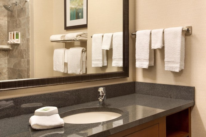 Imagen de la habitación del Hotel Drury Inn And Suites Burlington. Foto 8