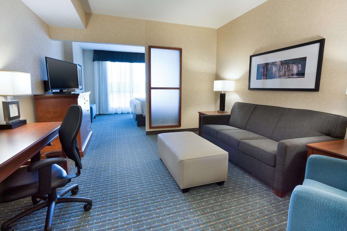 Imagen de la habitación del Hotel Drury Inn And Suites Burlington. Foto 12