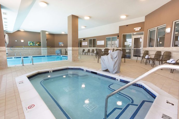 Imagen de la piscina del Hotel Drury Inn And Suites Burlington. Foto 20