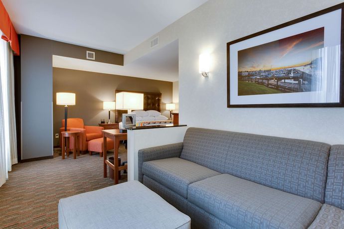 Imagen de la habitación del Hotel Drury Inn And Suites Charlotte Arrowood. Foto 4