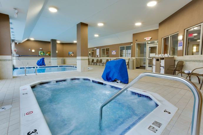 Imagen de la piscina del Hotel Drury Inn And Suites Charlotte Arrowood. Foto 20
