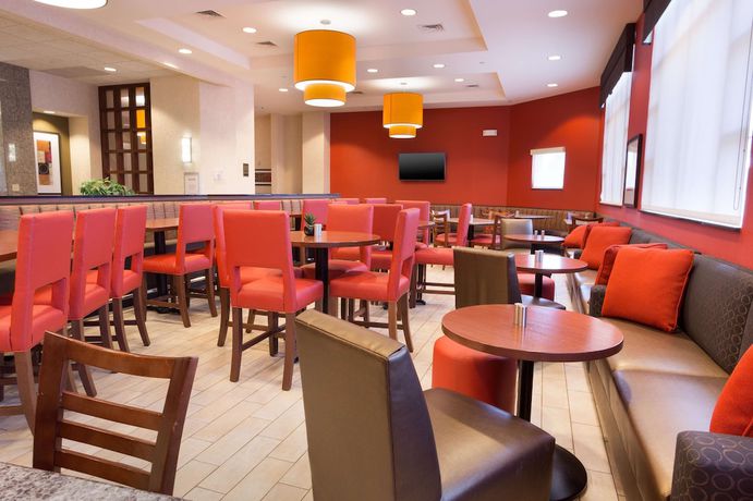 Imagen del bar/restaurante del Hotel Drury Inn And Suites Dayton North. Foto 3