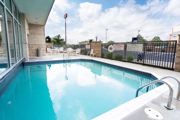 Imagen de la piscina del Hotel Drury Inn And Suites Dayton North. Foto 20