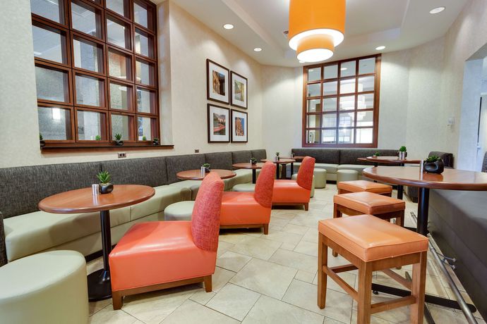 Imagen del bar/restaurante del Hotel Drury Inn And Suites Greenville. Foto 5