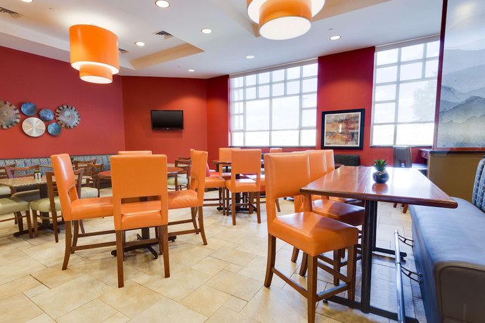 Imagen del bar/restaurante del Hotel Drury Inn And Suites Greenville. Foto 6