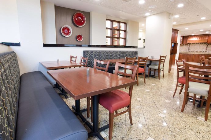 Imagen de la habitación del Hotel Drury Inn And Suites Joplin. Foto 7