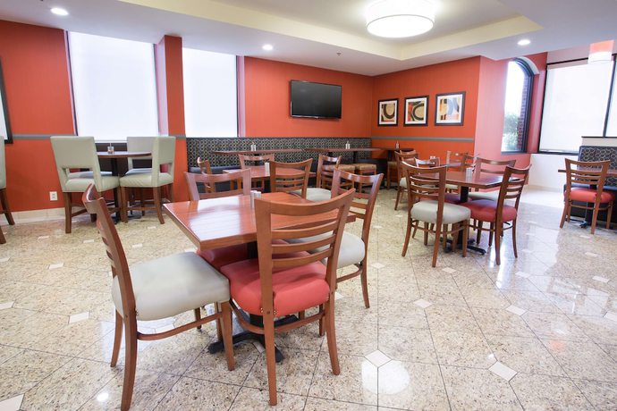 Imagen de la habitación del Hotel Drury Inn And Suites Joplin. Foto 9