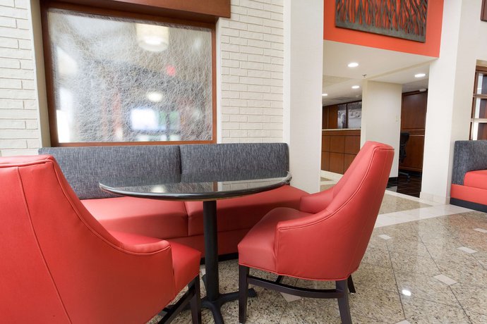 Imagen de los interiores del Hotel Drury Inn And Suites Joplin. Foto 18