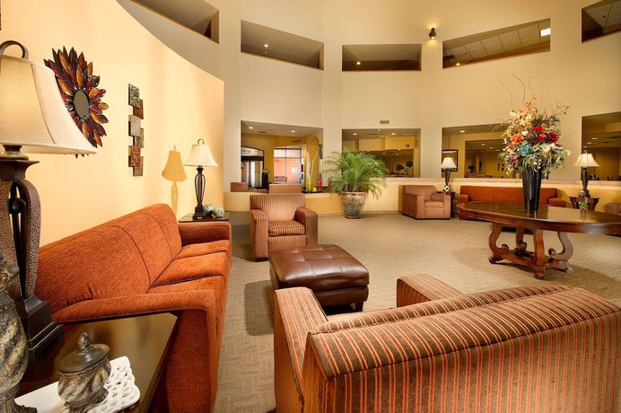 Imagen de los interiores del Hotel Drury Inn And Suites Phoenix Airport. Foto 17