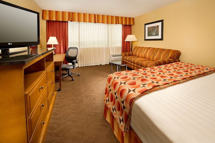 Imagen de la habitación del Hotel Drury Inn And Suites Phoenix Airport. Foto 11
