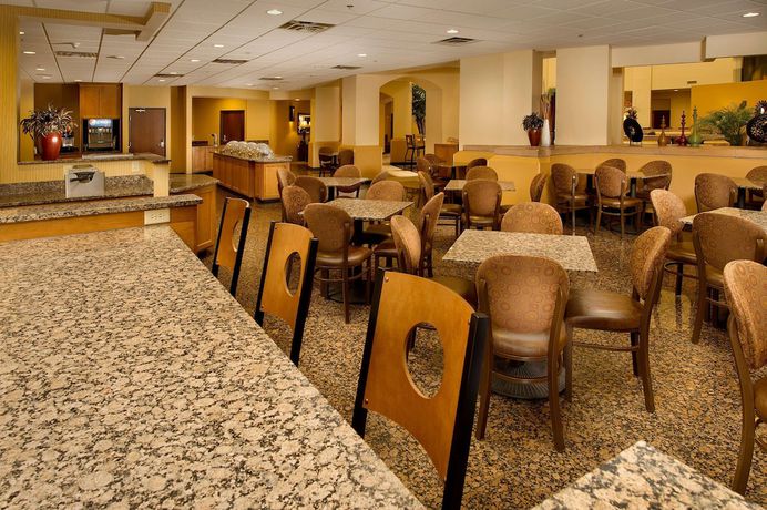Imagen del bar/restaurante del Hotel Drury Inn And Suites Phoenix Airport. Foto 6