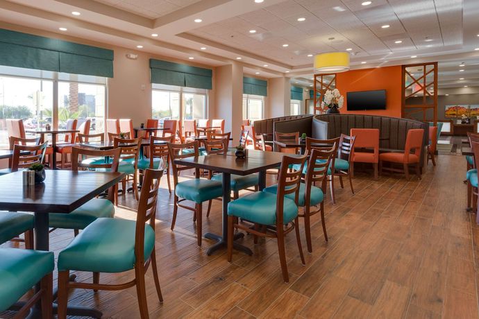 Imagen del bar/restaurante del Hotel Drury Inn And Suites Phoenix Chandler Fashion Center. Foto 3