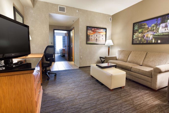 Imagen de la habitación del Hotel Drury Inn And Suites San Antonio North Stone Oak. Foto 7
