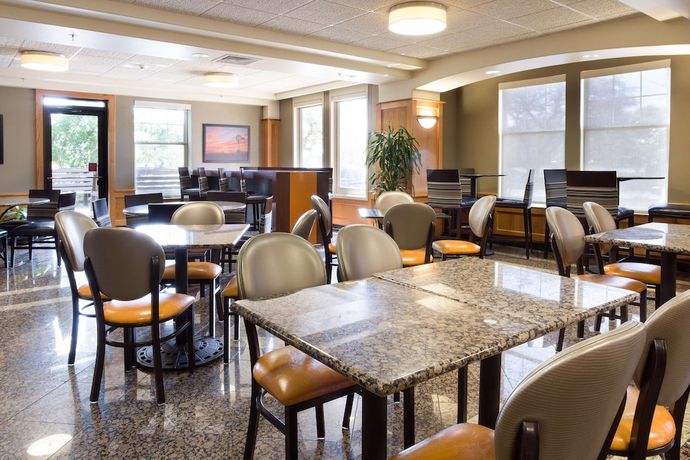 Imagen del bar/restaurante del Hotel Drury Inn And Suites San Antonio North Stone Oak. Foto 3