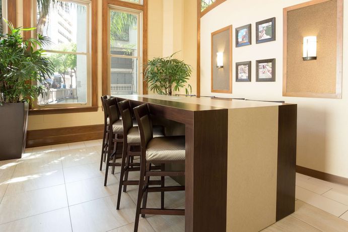 Imagen de los interiores del Hotel Drury Inn And Suites San Antonio Riverwalk. Foto 19