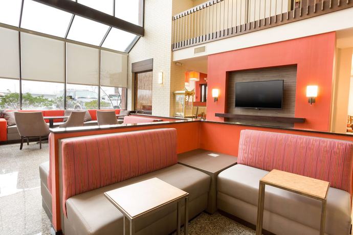 Imagen de los interiores del Hotel Drury Inn And Suites St. Louis Airport. Foto 13