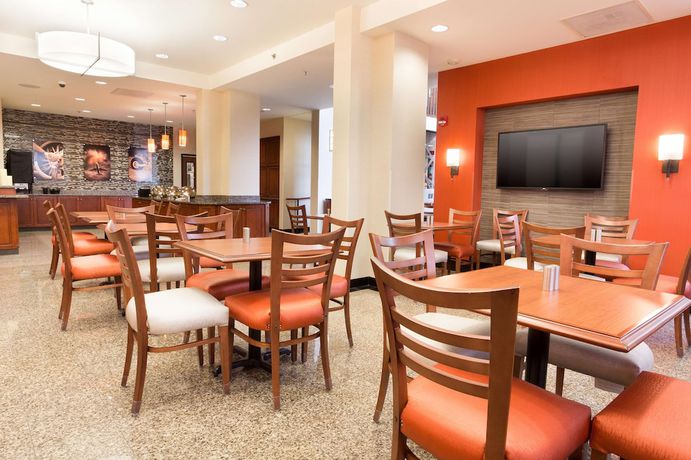 Imagen del bar/restaurante del Hotel Drury Inn And Suites St. Louis Airport. Foto 2