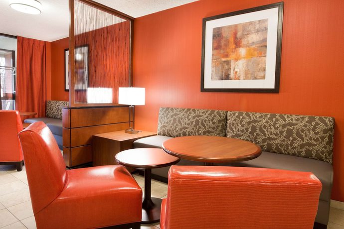 Imagen de los interiores del Hotel Drury Inn And Suites St. Louis Airport. Foto 16