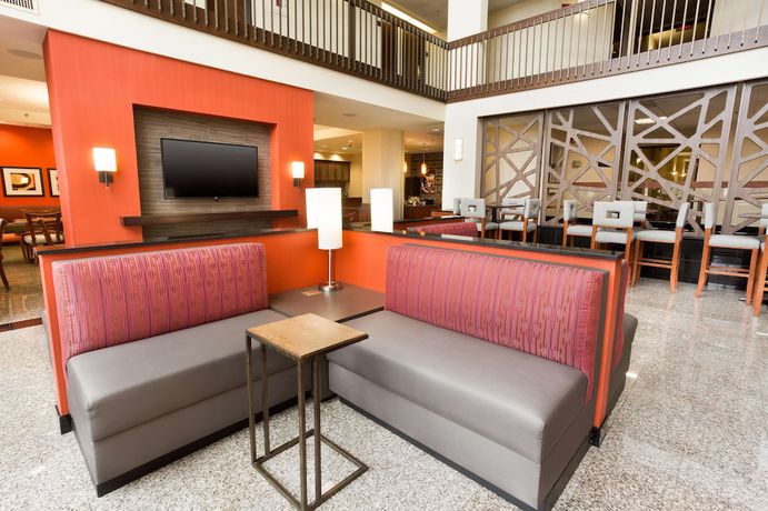 Imagen de los interiores del Hotel Drury Inn And Suites St. Louis Airport. Foto 17