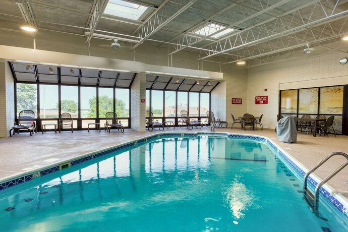 Imagen de la piscina del Hotel Drury Inn And Suites St. Louis Collinsville. Foto 19
