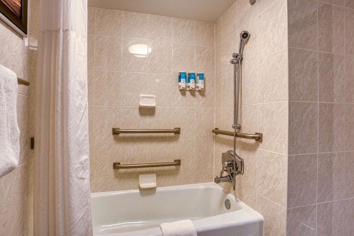 Imagen de la habitación del Hotel Drury Inn And Suites St. Louis Fairview Heights. Foto 3