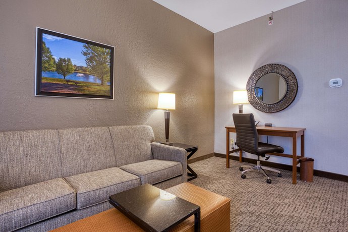 Imagen de la habitación del Hotel Drury Inn And Suites St. Louis Fairview Heights. Foto 13