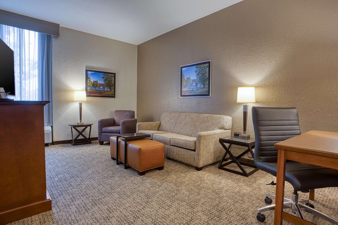 Imagen de la habitación del Hotel Drury Inn And Suites St. Louis Fairview Heights. Foto 17